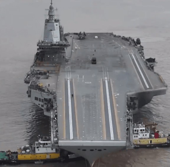 影/離海試不遠了！「福建艦」航母最新畫面曝光　3條電磁彈射軌道露真容