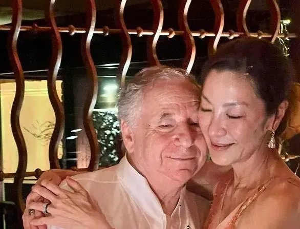 61歲楊紫瓊「突曬嬰兒照」身分揭曉！與尪親密貼頭　甜喊：很快樂