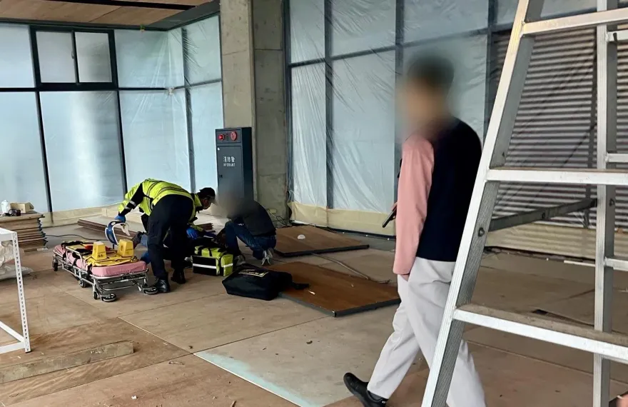 快訊/新北鶯歌陶博館工安意外　水電工4.5米高踩空墜落受傷送醫