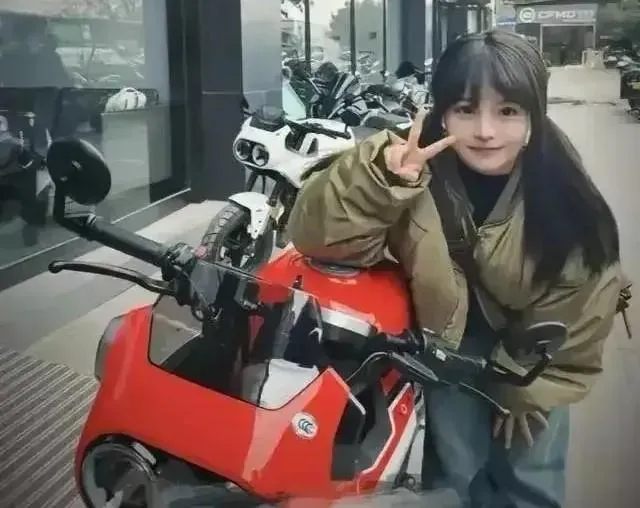 百萬甜美機車網紅命喪海南島！搭朋友車出事溺斃　16歲豬隊友駕駛遭拘留