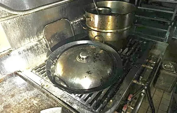 快訊/新北新莊牛排館廚房起火　用餐顧客驚逃員工急滅火