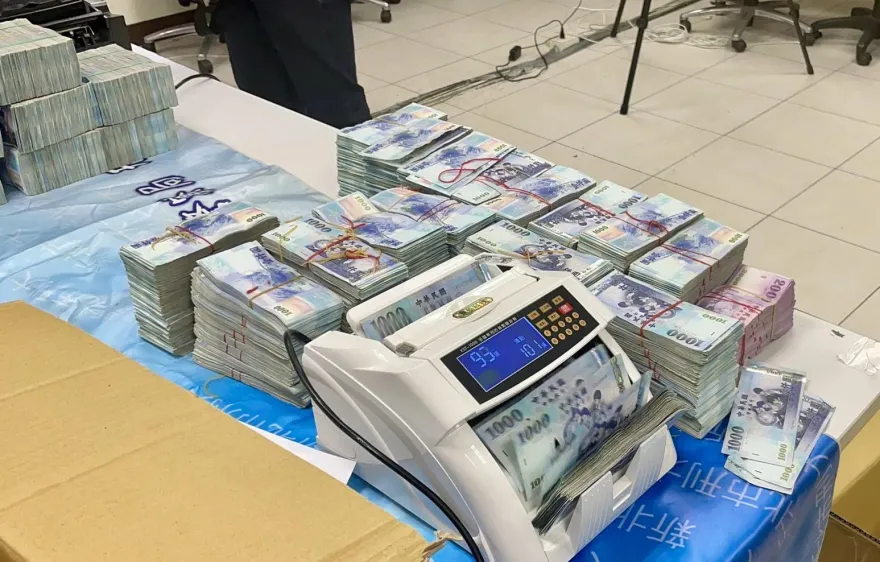影/假投資虛擬貨幣集團上百人受騙　警攻堅逮14人查扣上億現金