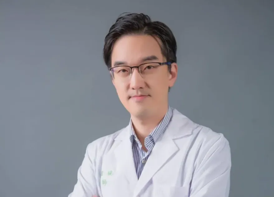 走私胎盤素移民署官員涉包庇　醫美名醫吳紹琥聲押禁見