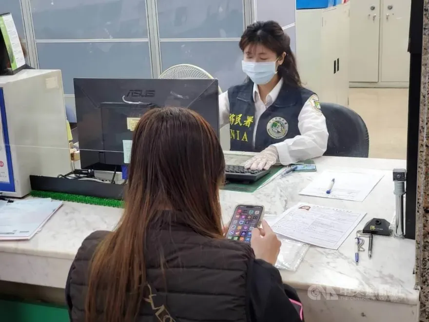 移民法放寬外配居留　越籍單親媽「第一天就申請」女兒成年後可留台