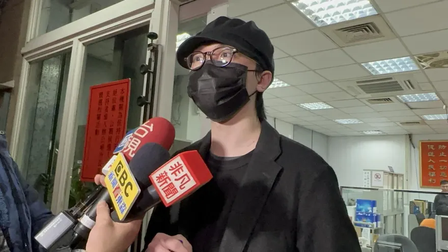 快訊/謝震廷偵訊完畢離開派出所　他喊冤：我沒拿刀傷害任何人