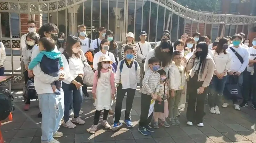 快訊/國三生割頸命案！民團立院快閃呼籲「拿掉法律保護傘」　校友曝：同學還帶槍上課