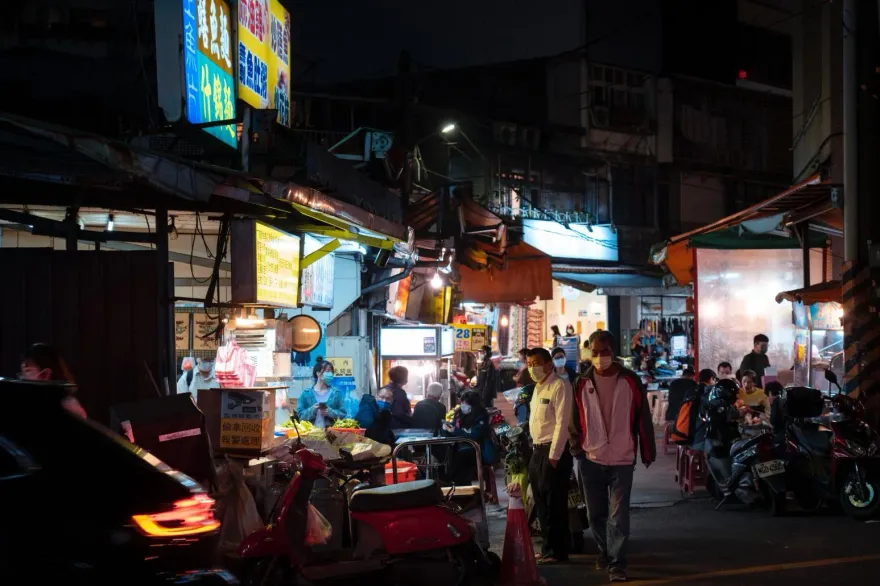 夜市隨便吃就噴掉500元！網嘆「不是平民美食了」　攤商曝高成本內幕