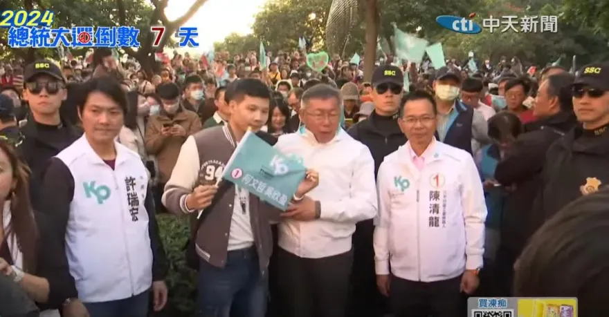 柯文哲稱「韓國瑜沒勇氣離開國民黨」　謝寒冰直言慌了：他不知在打啥？