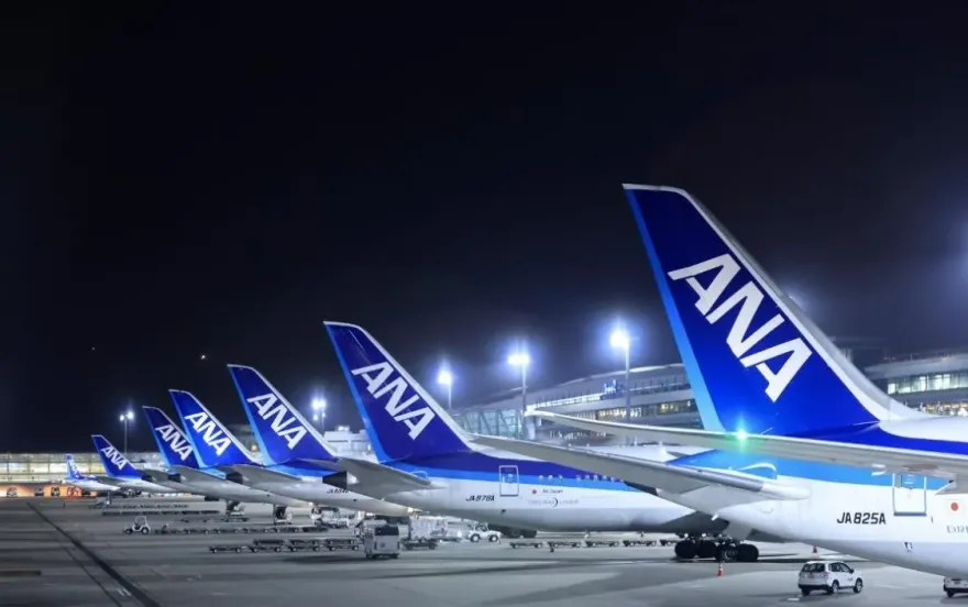 日航爆炸後續！全日空延誤2小時　旅客登機收「神秘信封」：感動到哭