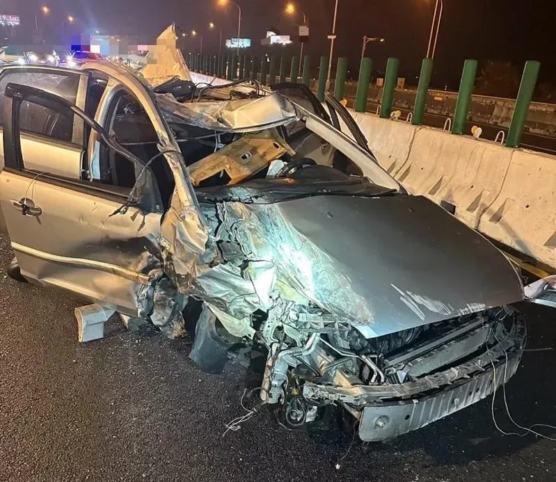 影/直擊！國1西螺驚悚車禍　男乘客遭拋飛重摔「腦組織外溢」當場身亡