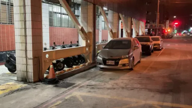 影/腦壞無藥醫！台中屁孩車手不滿做筆錄　竟撂2少年燒警車