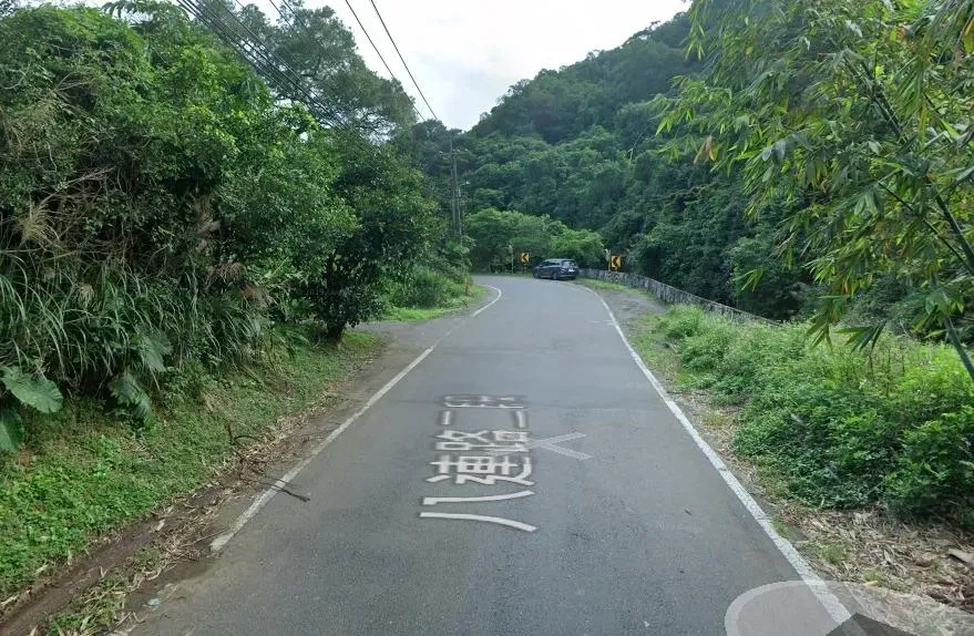 快訊/4男大生相約汐止跑山　20歲男「追車隊」失控自撞電桿喪命