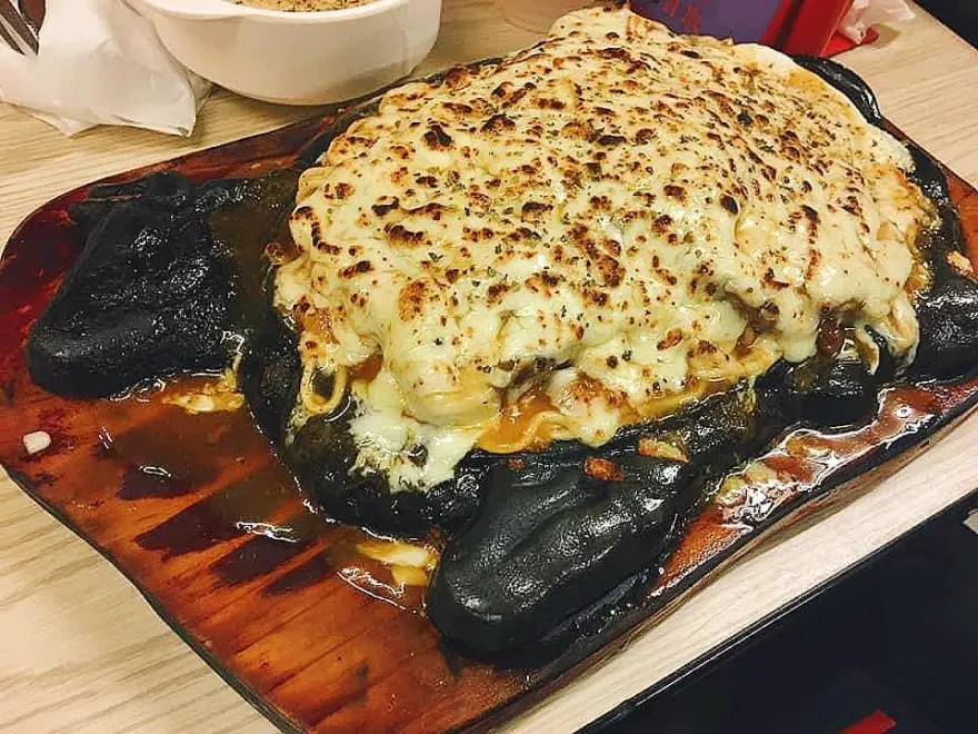 現在客人太聰明！牛排館祭內用無限加麵卻發「道歉啟事」　全網相挺