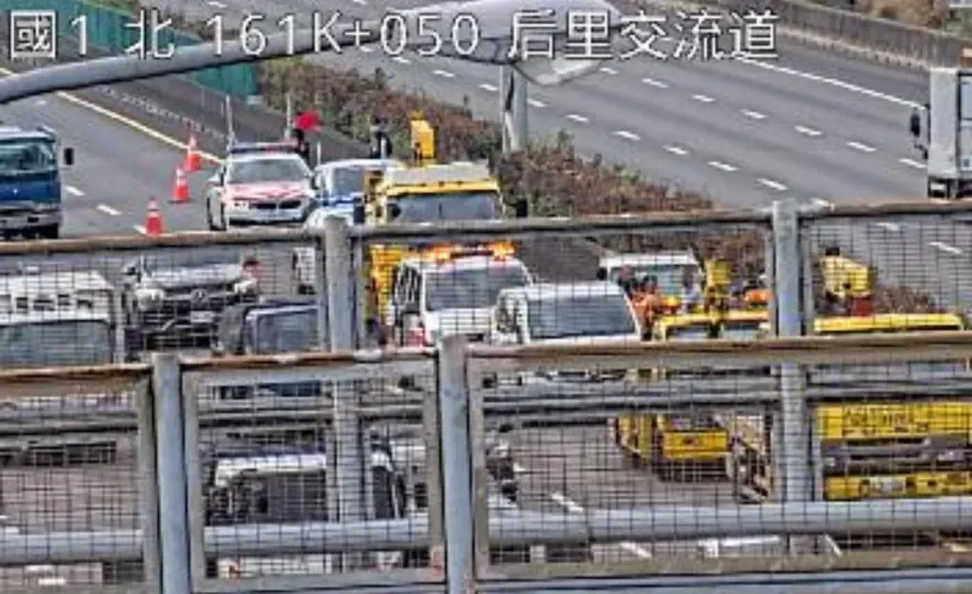 快訊/國1后里交流道追撞車禍　電動機車逆向遭2車追撞回堵1KM