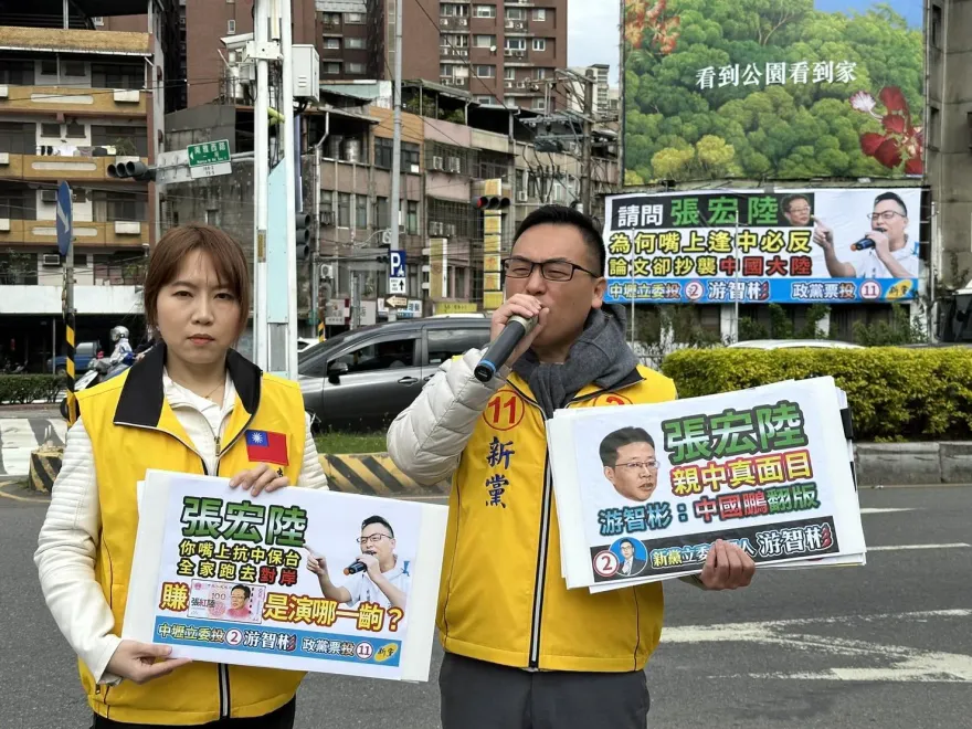 上架2大面看板揭「張宏陸真面目」　游智彬籲市民下架雙標立委