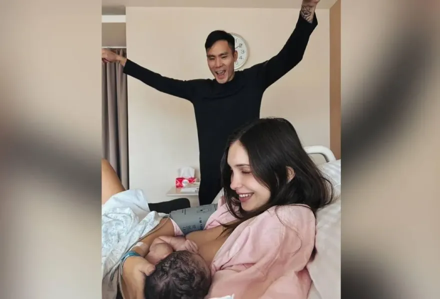 張宗憲樂當新手爸　幫兒子「張洋」換尿布洗屁屁