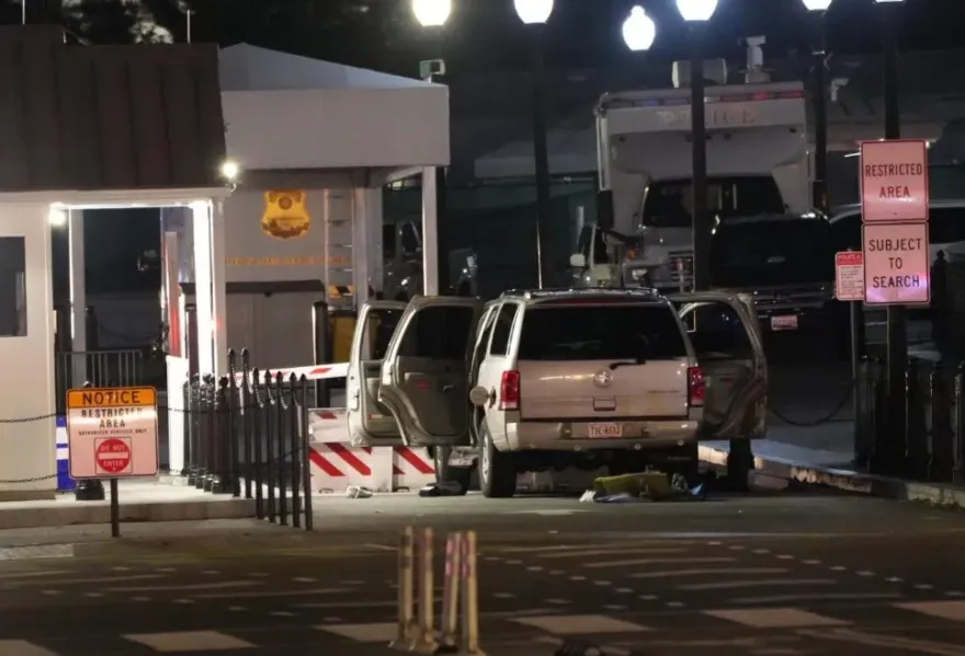 快訊/美國白宮大門遭「汽車衝撞」　警方秒包圍逮捕駕駛