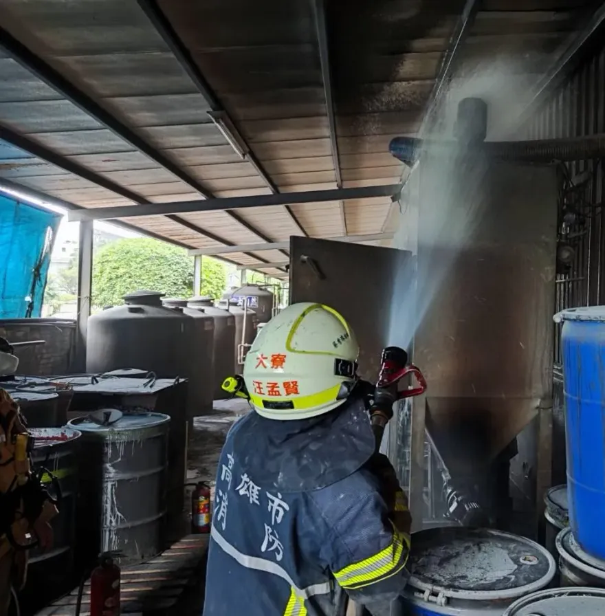 快訊/高雄大發工業區爆火警！疑金屬粉過熱燒起來　火勢一度無法撲滅