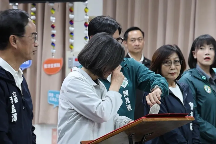 國家警報大響蔡英文臉書要民眾放心！大批網友灌爆轟：芒果乾真便宜啊！