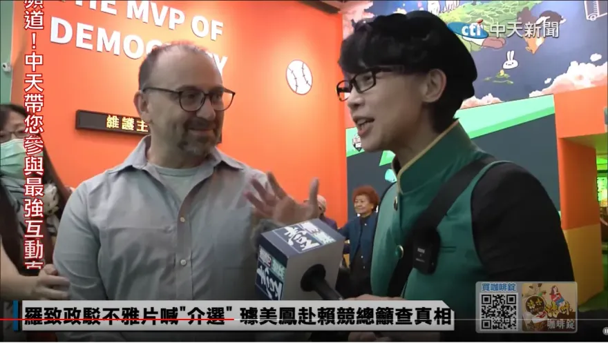 影/璩美鳳衝賴清德競選總部！採訪外媒記者談羅致政　女志工強行把人拉走制止