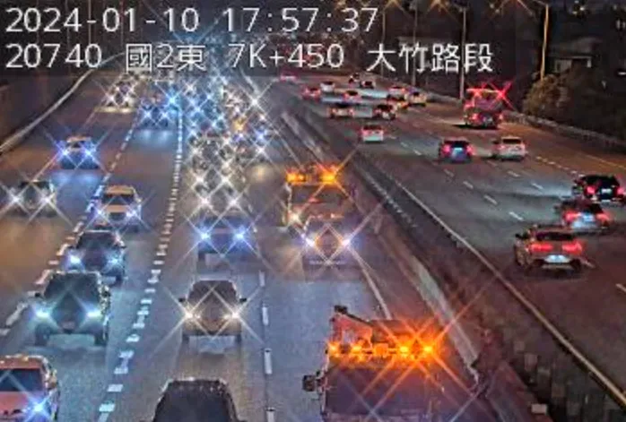 快訊/下班注意！國2「這路段」3車連環追撞　車流嚴重回堵3K