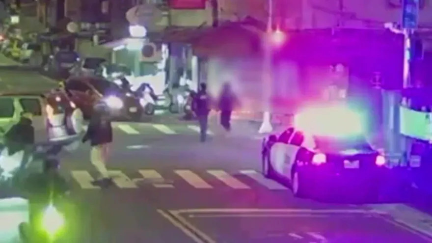 影/警匪追逐！新北通緝找女友亂叭被盤查　逃竄撞賓士搜出毒品