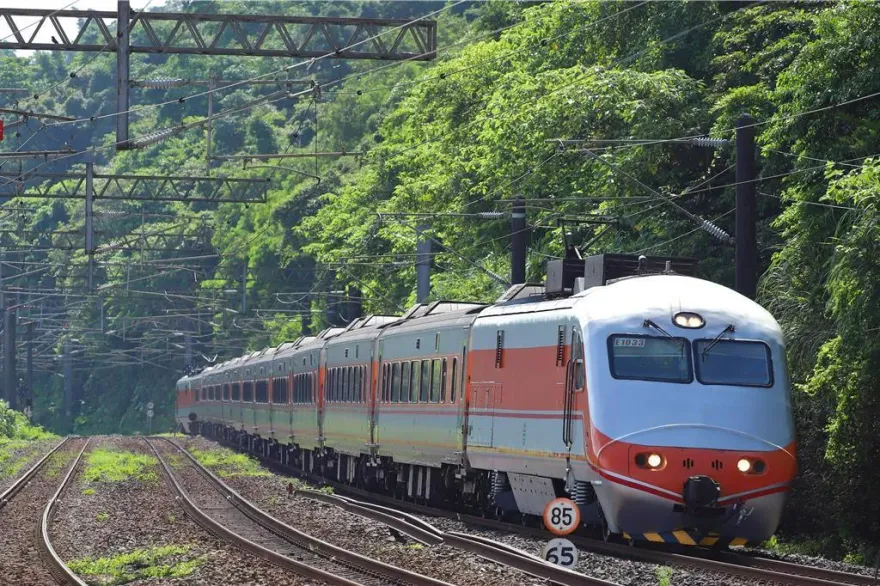 返鄉投票人潮湧現！台鐵增開班車因應　東部幹線已售票7成、西部有望2度加開