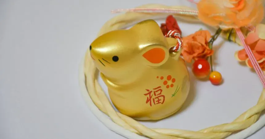 女兒滿月收到「4年前送出的」小老鼠金飾！　她哭笑不得：我賺到？
