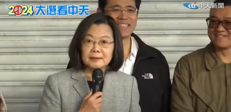 影/蔡英文偕蕭美琴現身投票！籲踴躍投票決定國家未來