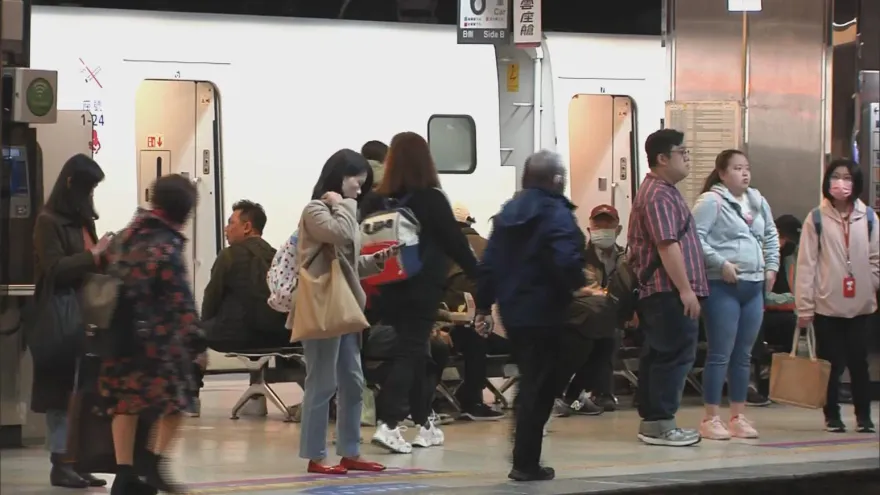 投票動起來！桃機、小三通「滿班」台商趕回台　雙鐵賣逾76萬張票