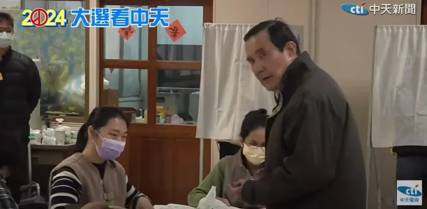 馬英九先赴頭寮謁陵再投票　被問跟經國先生說什麼只回「2字」