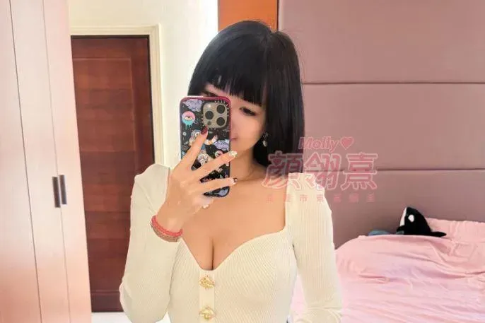 曬低胸洋裝美照辣暈網！　嘉義最美議員顏翎熹投票自曝「被冷到」
