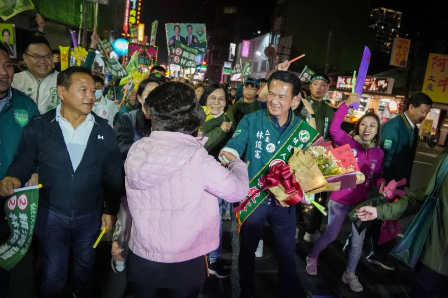快訊/全台首位！開票30分鐘　台南第5選區民進黨立委林俊憲自行宣布當選