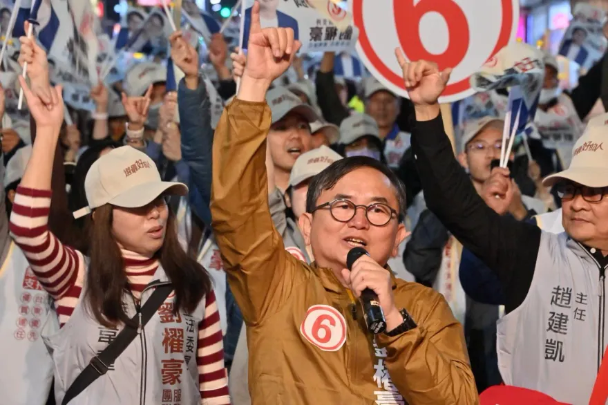綠分裂台東立委變天！民進黨支持者灌爆劉櫂豪臉書怒轟：背骨仔