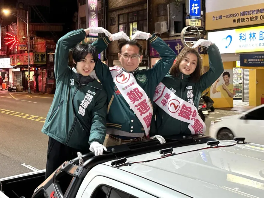 鄭運鵬帥兒「正臉照曝」！阿姨們暴動排隊當媳婦　嗨喊：國民公公