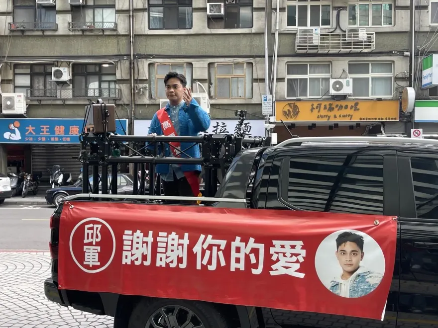 邱軍當木工遇工地意外！遭「鋼筋壓傷」當場噴血...
