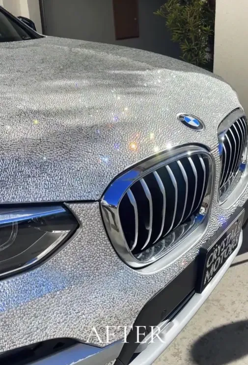 影/耗時3週！她將千顆水晶「手工貼滿」整台BMW　網質疑：上路太危險