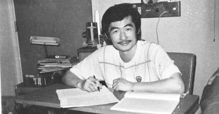 施明德肝癌離世！專家曝：5徵兆盡速就醫　腹水、下肢水腫恐來不及