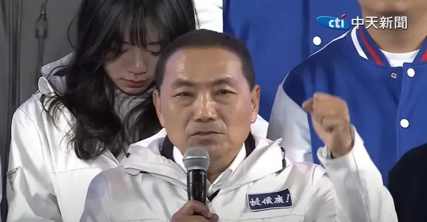 在侯友宜身後落淚爆紅！「國民黨郭雪芙」爆陳吉仲抄襲挨告　結果出爐