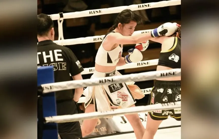 影/日本女王狂攻下盤！台灣格鬥正妹2回合TKO淚吞敗