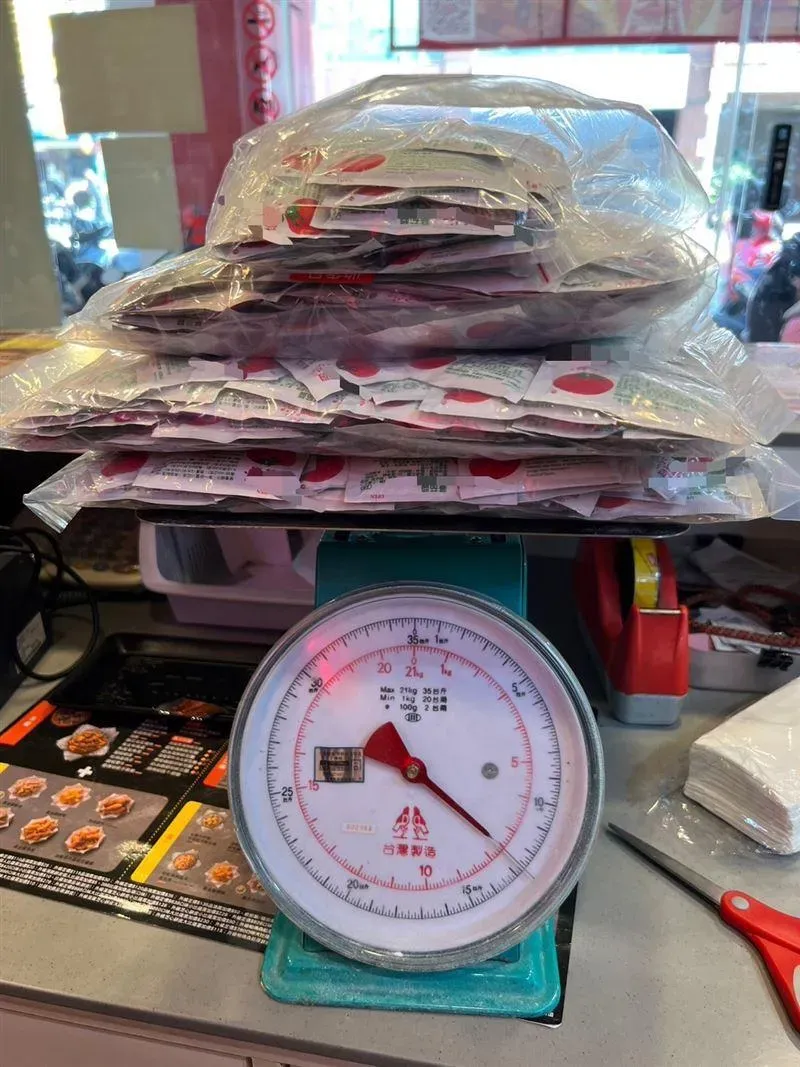 必勝客「番茄醬」被檢出逾期2個月　食藥署開罰6萬元！共檢出7家不合格