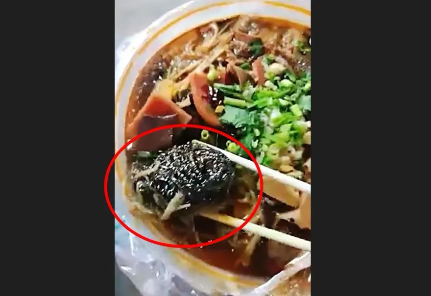 吃麻辣送刷碗工具？女子點外送　食物內竟撈到整顆「鋼絲球」氣瘋投訴