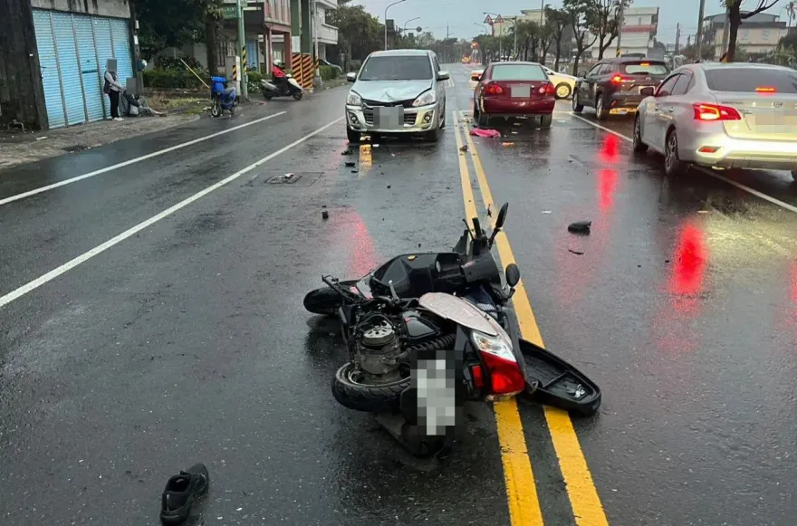 影/羅東死亡車禍！7旬婦騎車疑闖紅燈遭撞亡　驚悚彈飛影片曝光