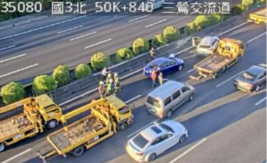 快訊/國3鶯歌段4車追撞　紫爆回堵5公里時速剩20