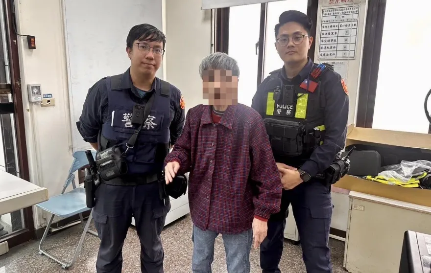 失智婦醫院看病走失呆坐捷運站外　暖警神救援助她回家