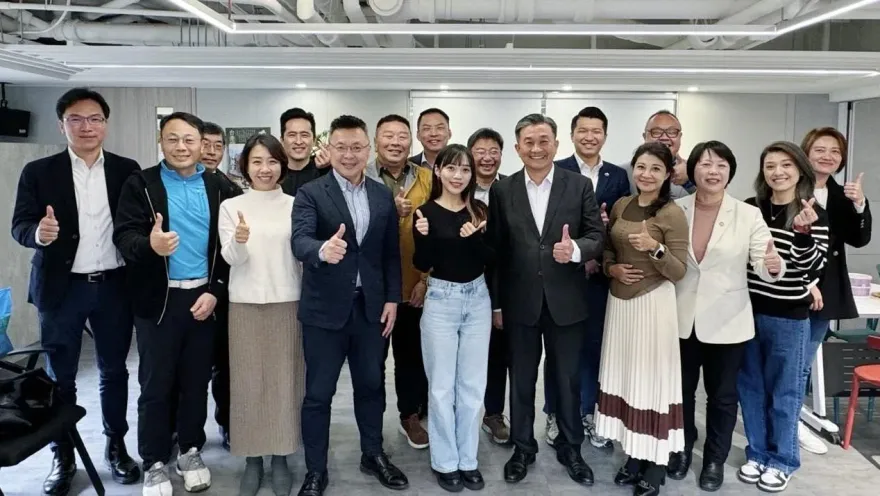 黃捷加入湧言會！王定宇PO顏若芳、林楚茵入鏡照片喊：歡迎加入這個大家庭