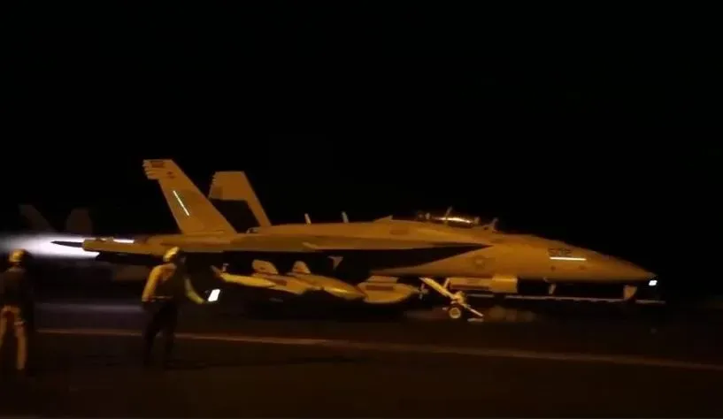 影/紅海局勢升溫！葉門叛軍飛彈襲希臘貨輪　美軍發動新一波攻擊
