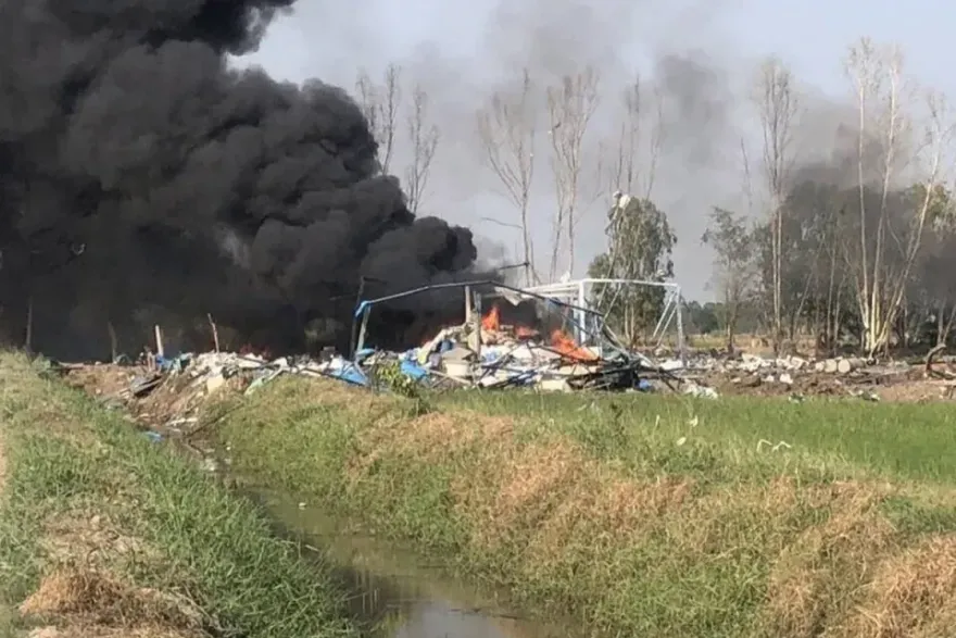 快訊/影/泰國鞭炮工廠不明原因爆炸「至少20人當場罹難」　現場炸成平地