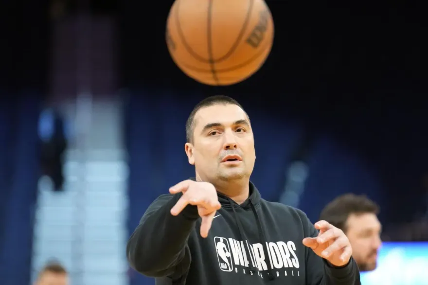 快訊/NBA勇士46歲助教和球員用餐猝逝　今對戰爵士比賽延期