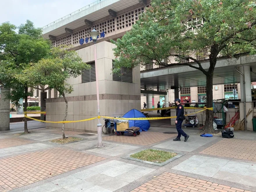 快訊/畫面曝光！台北車站男街友猝逝「帳篷家中」　疑慢性病致死